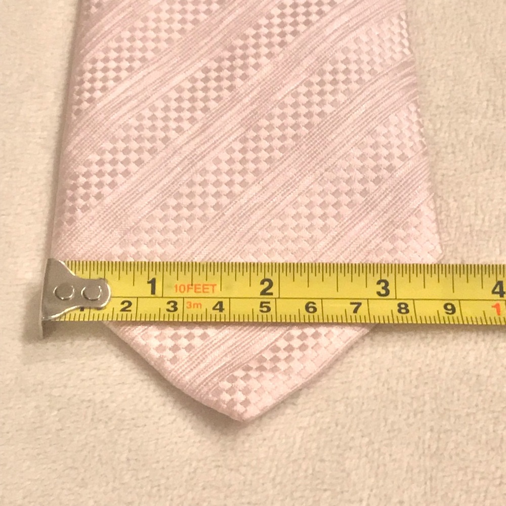 Louis Vuitton LV Luxury Mens Pink Silk Necktie Tie - Picture 2 of 6